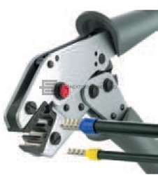 Profesionální kleště na dutinky s izolací i bez izolace.    
Aretace proti předčasnému uvolnění tlaku a šroub pro nastavení přítlaku.